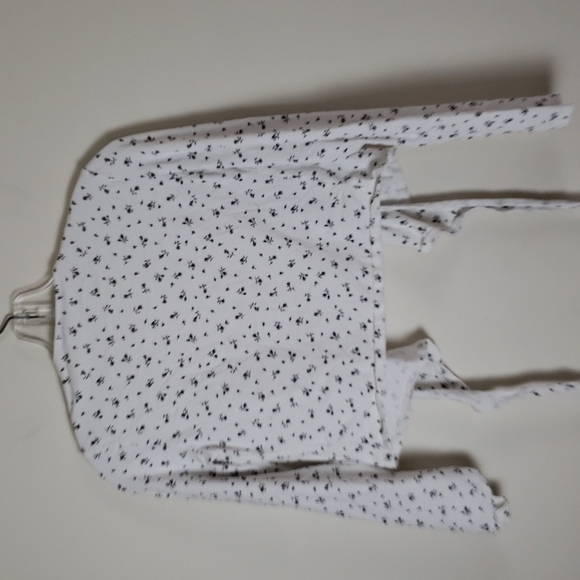 Brandy Melville cross over tie in back cropped ditzy floral top - Picture 5 of 5